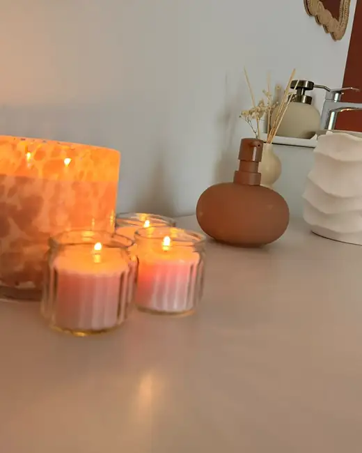 Ambiance chaleureuse de la cabine de soin